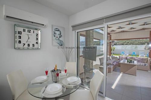Beautiful Villa Minutes From The Beach, Protaras Villa 1405