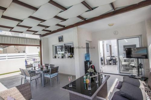 Beautiful Villa Minutes From The Beach, Protaras Villa 1405