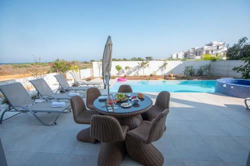 Villa Protaras Art House Seviews