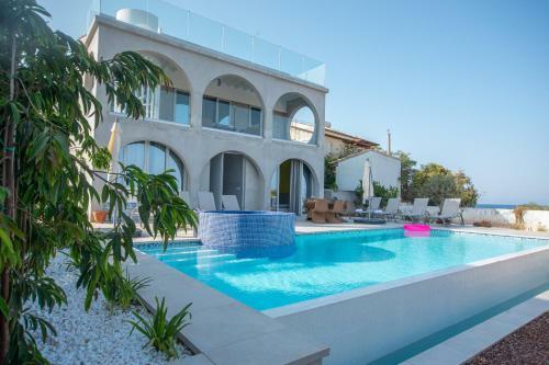 Villa Protaras Art House Seviews