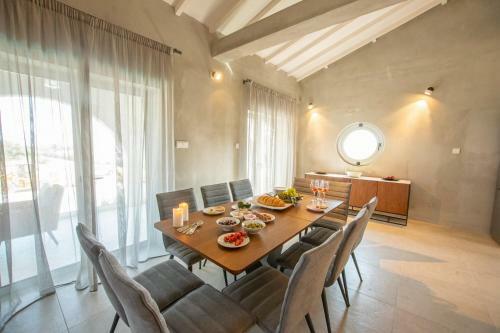 Villa Protaras Art House Seviews