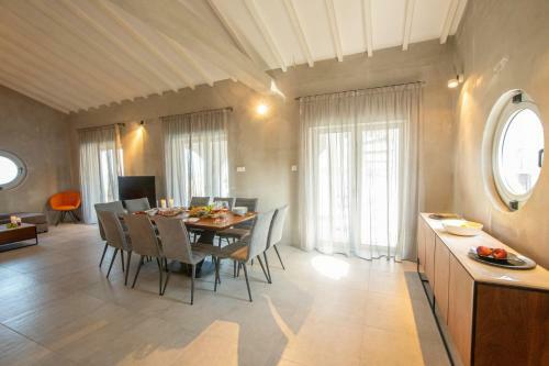 Villa Protaras Art House Seviews