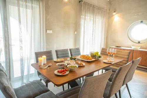 Villa Protaras Art House Seviews