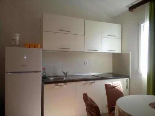 Apartments With A Parking Space Vinisce, Trogir - 14407