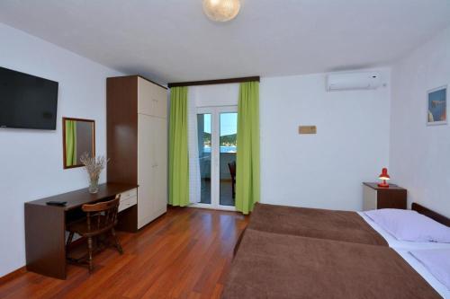 Apartments With A Parking Space Vinisce, Trogir - 14407