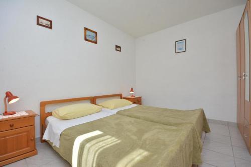 Apartments With A Parking Space Vinisce, Trogir - 14407