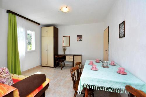 Apartments With A Parking Space Vinisce, Trogir - 14407