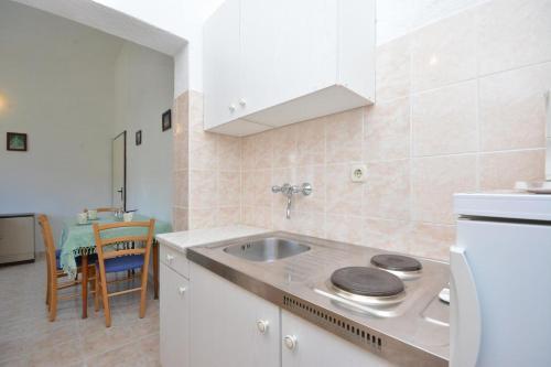 Apartments With A Parking Space Vinisce, Trogir - 14407