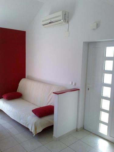 Apartments By The Sea Vinisce, Trogir - 17210