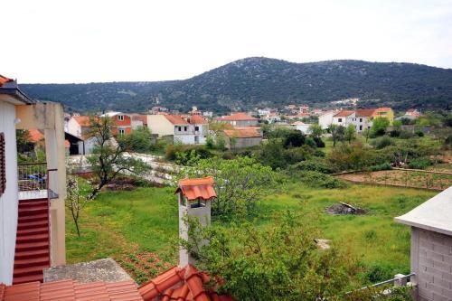 Apartments By The Sea Vinisce, Trogir - 10008