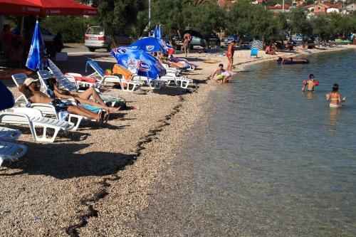 Apartments By The Sea Vinisce, Trogir - 10008