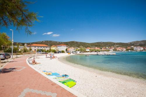 Apartamento A8 - Modern Apt With Terrace 3 Min Walk To Beach