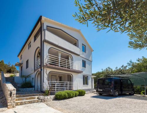 Apartamento A4 - Modern Apt W Terrace 3 Min Walk To Beach