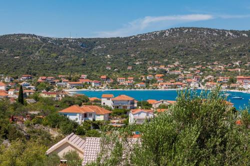 Apartamento A4 - Modern Apt W Terrace 3 Min Walk To Beach