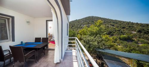 Apartamento A4 - Modern Apt W Terrace 3 Min Walk To Beach
