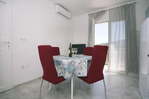 Apartments With A Parking Space Vinisce, Trogir - 18073