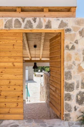 Villa Peaceful Stone Nest With Private Pool