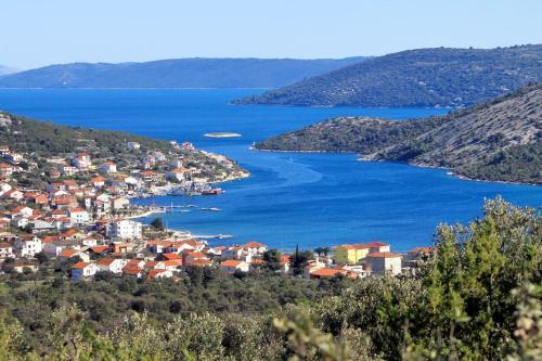 Apartments By The Sea Vinisce, Trogir - 18225