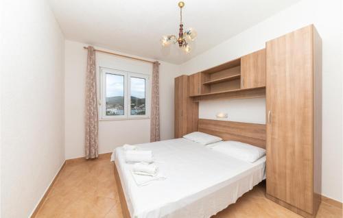 Stunning Apartment In Vinisce With 2 Bedrooms