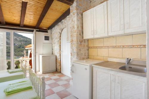 Apartments By The Sea Vinisce, Trogir - 18674