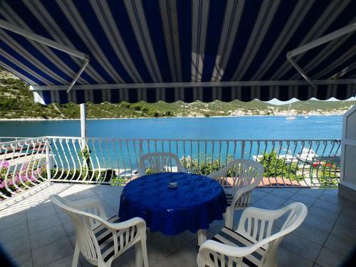 Apartments By The Sea Vinisce, Trogir - 19014