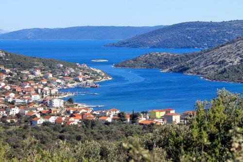 Apartments By The Sea Vinisce, Trogir - 19014