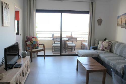 Fantastic 2 Bd Sea Views Apartment
