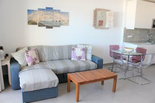 Fantastic 2 Bd Sea Views Apartment