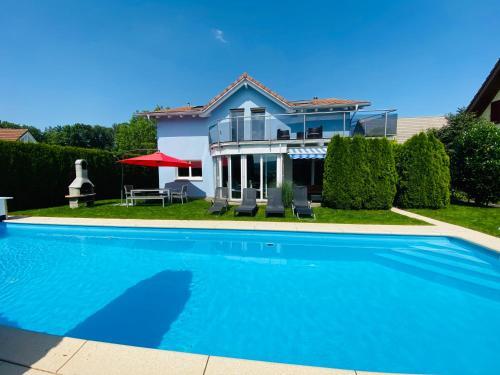Leon's Holiday Homes Villa 1