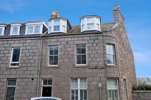 Modern & Spacious Apartment In City Centre