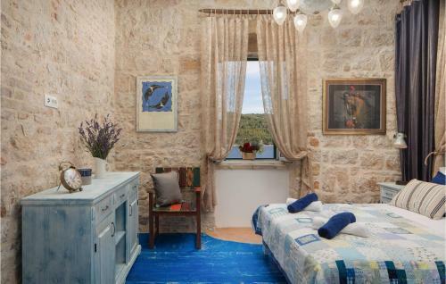 Nice Home In Vis With Jacuzzi, Wifi And 2 Bedrooms