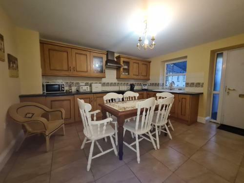Farm Stay 3 Bedroom Barn Conversion With Log Burner