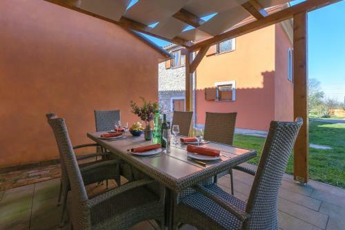 Spacious Holiday Home Guran