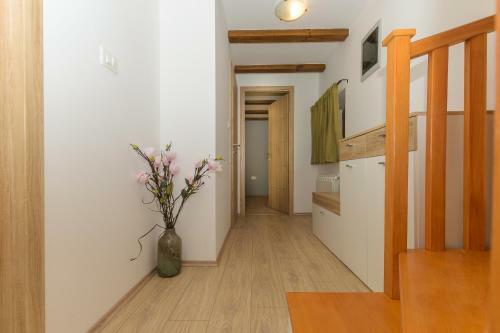 Spacious Holiday Home Guran