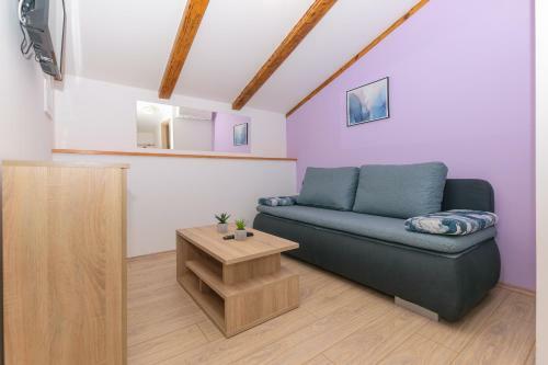 Spacious Holiday Home Guran