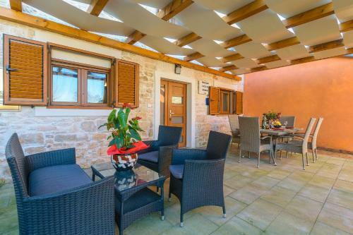 Spacious Holiday Home Guran
