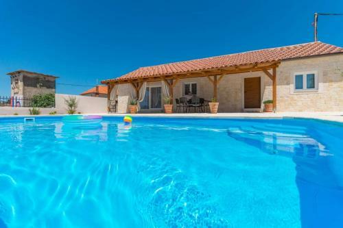 Stone Villa Oasis, Vrana Lake