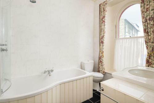 Hostal Acorn House