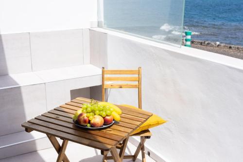 Home2book Window To The Sea