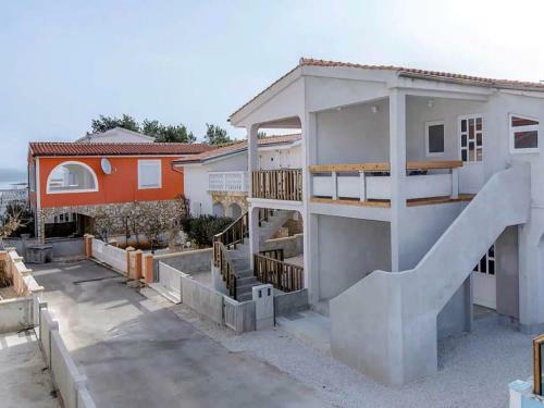 Sinisa Apartmani Vir