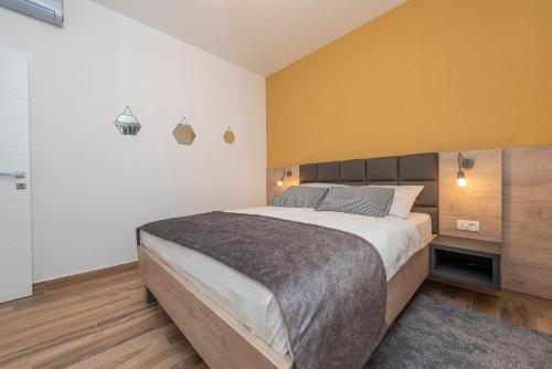 Luxury Apartments - La Vir 3 & 4