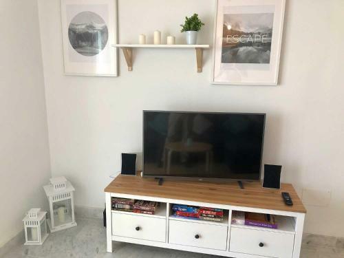 New Apartment 300m From The Beach