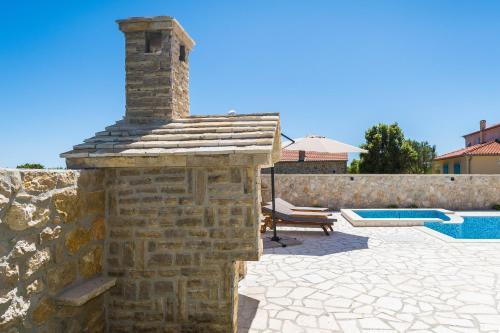 Luxury Villa With Heated Pool And Jacuzzi 02