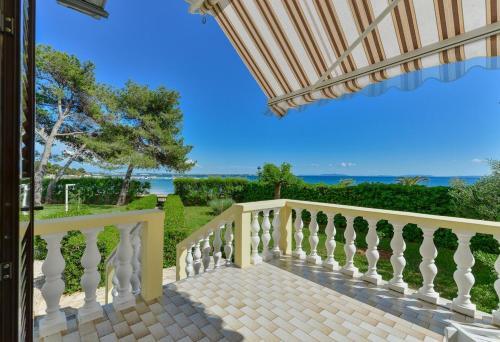 Apartments By The Sea Vir - 18590