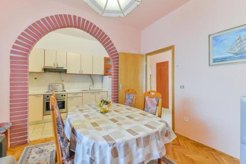 Apartments By The Sea Vir - 18590