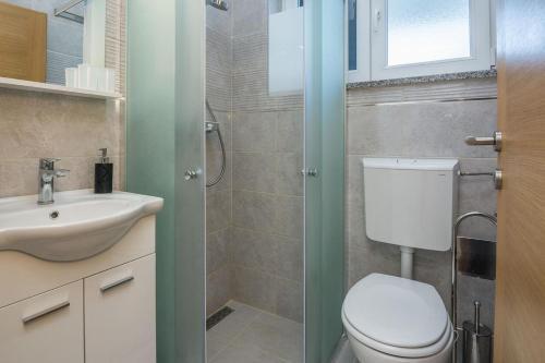 Apartments By The Sea Vir - 18590