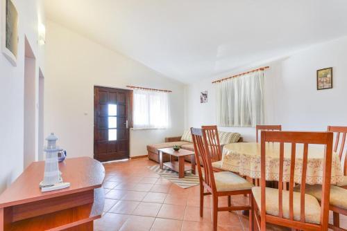 Apartments By The Sea Vir - 18572