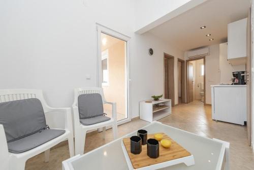 Apartments By The Sea Vir - 18563