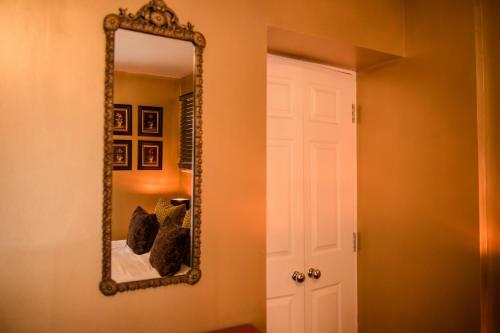 Hostal Drapers Hall Restaurant & Boutique Rooms