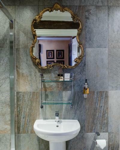 Hostal Drapers Hall Restaurant & Boutique Rooms
